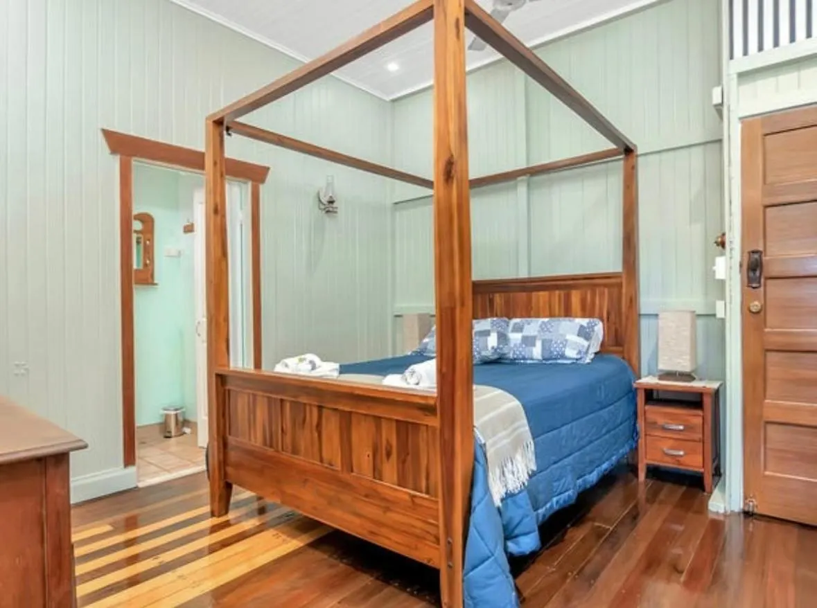 The Falls Teahouse Millaa Millaa Country house