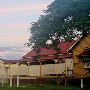 The Old Station Masters House Qld Bed & Breakfast